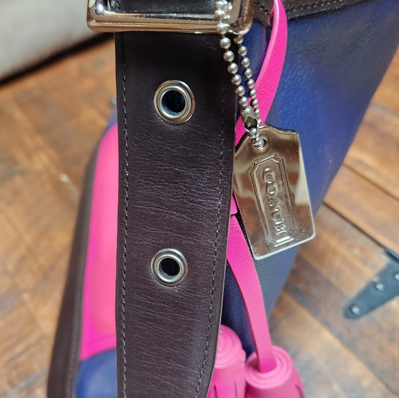 AUTHENTIC COACH SHOULDER BAG - Picture 2 of 6